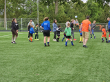 Laatste training S.K.N.W.K. JO7-1 (partijtje tegen de ouders) van maandag 27 mei 2024 (28/180)